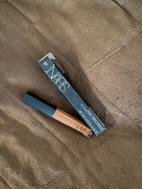 NARS Creamy Concealer / Creamy Liquid Color in Warm Caramel Tone